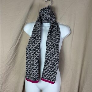 Michael by Michael Kors MK monogrammed knitted logo scarf with pink trim